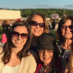 Meet your Posher, Julia